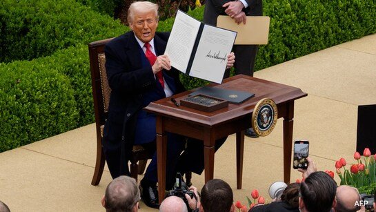 BREAKING: Trump’s 30% Tariffs Spark Dow Plunge – What It Means for Your Investments